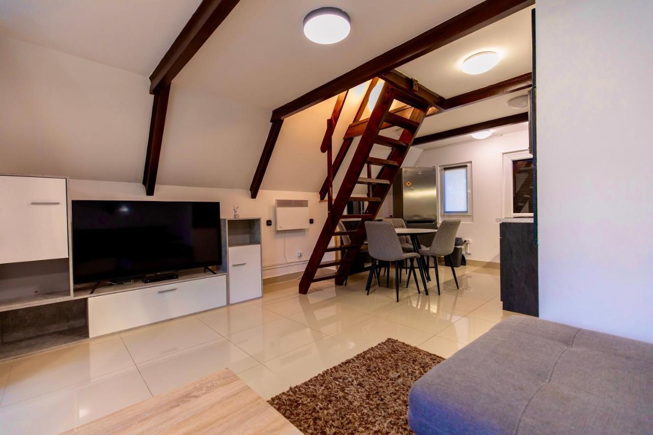 Vadgalamb Apartman & Jacuzzi มิชโคลซ์ ภายนอก รูปภาพ
