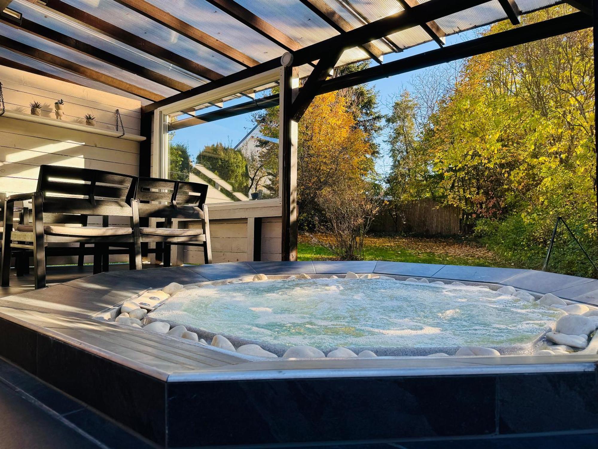 Vadgalamb Apartman & Jacuzzi มิชโคลซ์ ภายนอก รูปภาพ