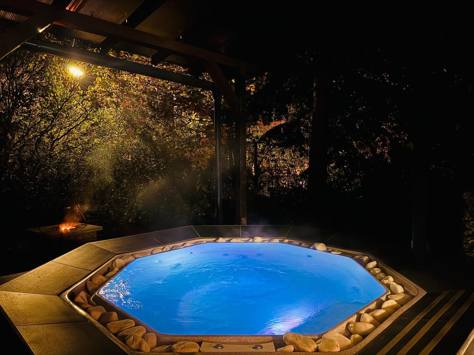 Vadgalamb Apartman & Jacuzzi มิชโคลซ์ ภายนอก รูปภาพ