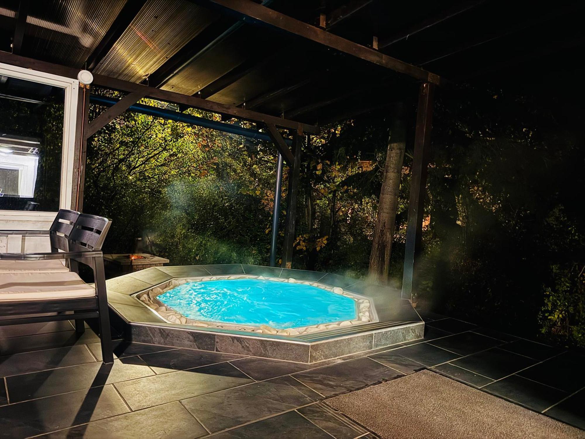 Vadgalamb Apartman & Jacuzzi มิชโคลซ์ ภายนอก รูปภาพ
