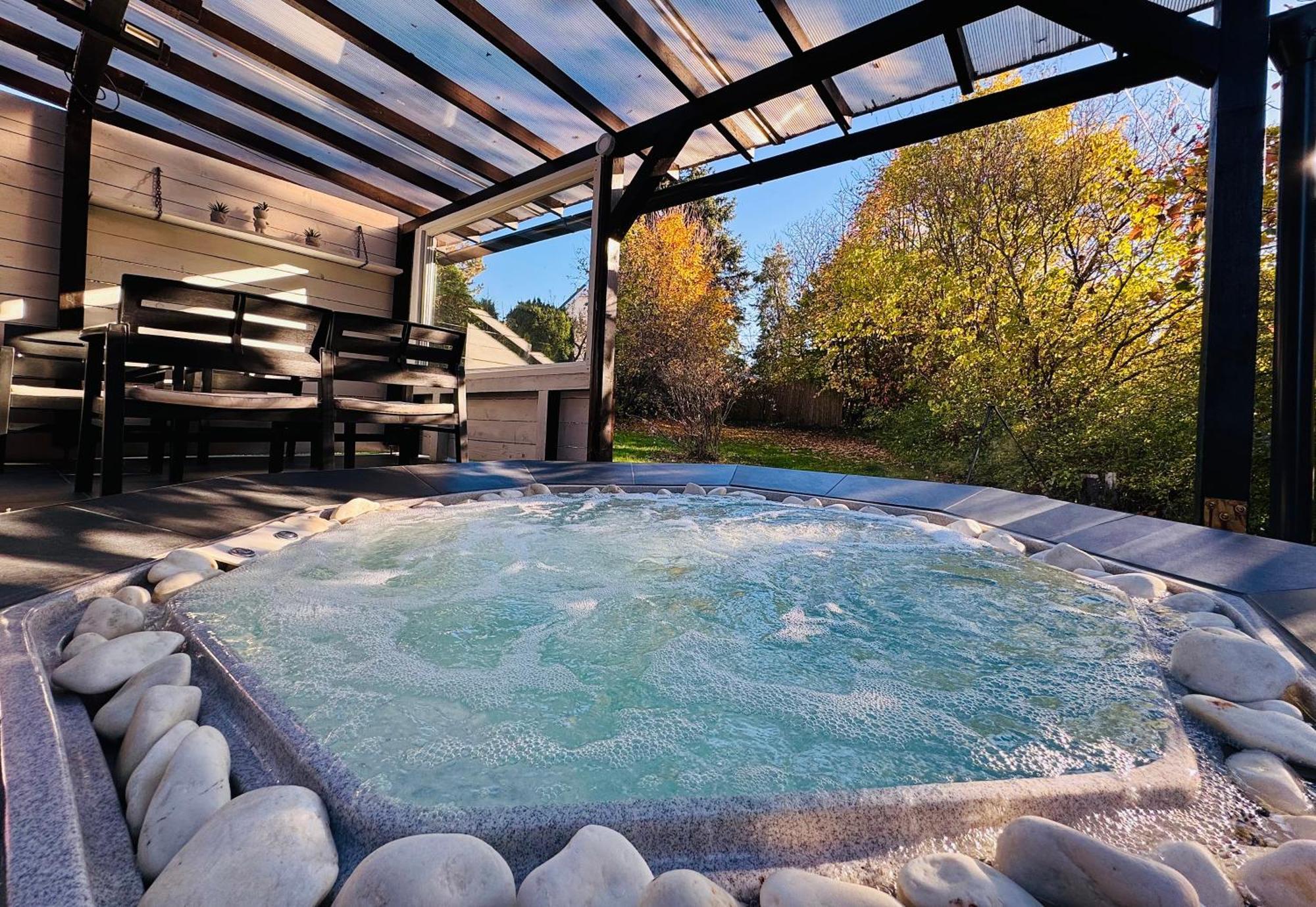 Vadgalamb Apartman & Jacuzzi มิชโคลซ์ ภายนอก รูปภาพ