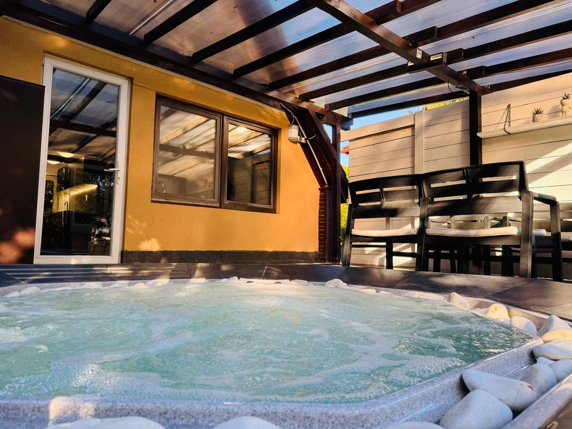 Vadgalamb Apartman & Jacuzzi มิชโคลซ์ ภายนอก รูปภาพ