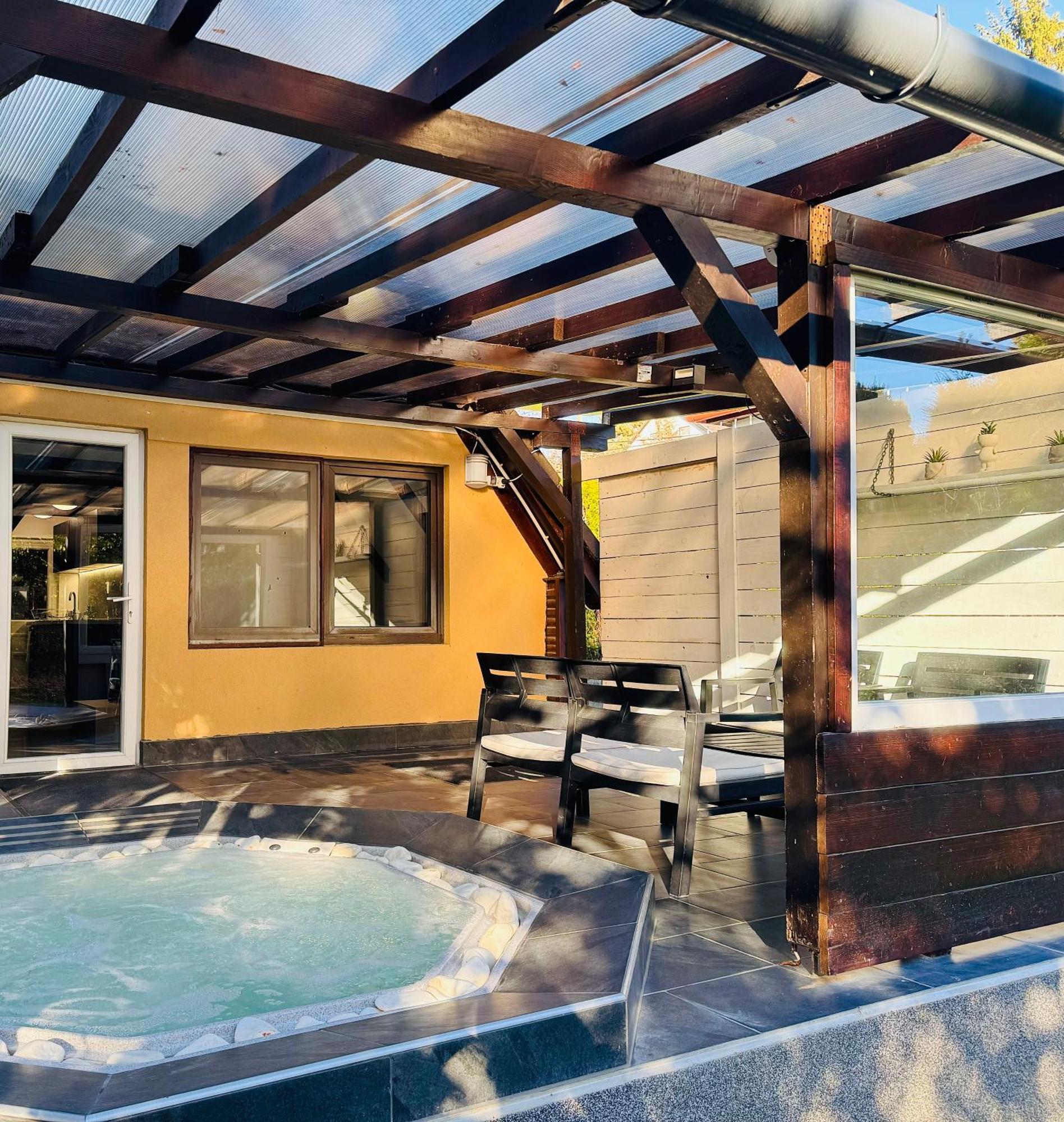 Vadgalamb Apartman & Jacuzzi มิชโคลซ์ ภายนอก รูปภาพ